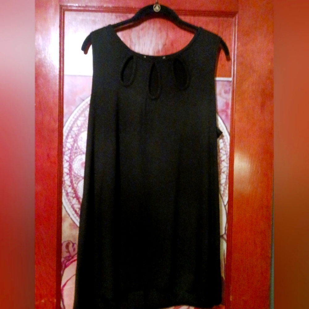 Chic Black Keyhole Tank